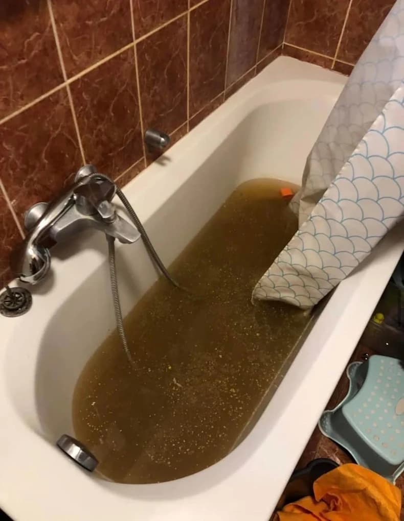 Curage d'évacuation de salle de bain
